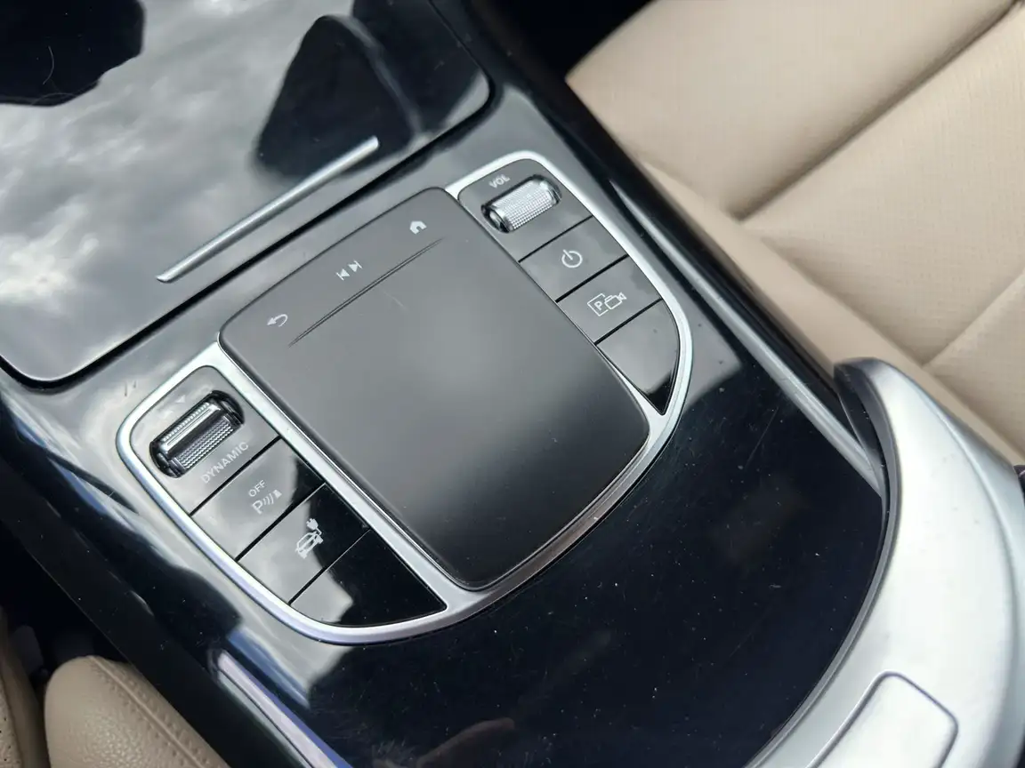MERCEDES-BENZ EQC