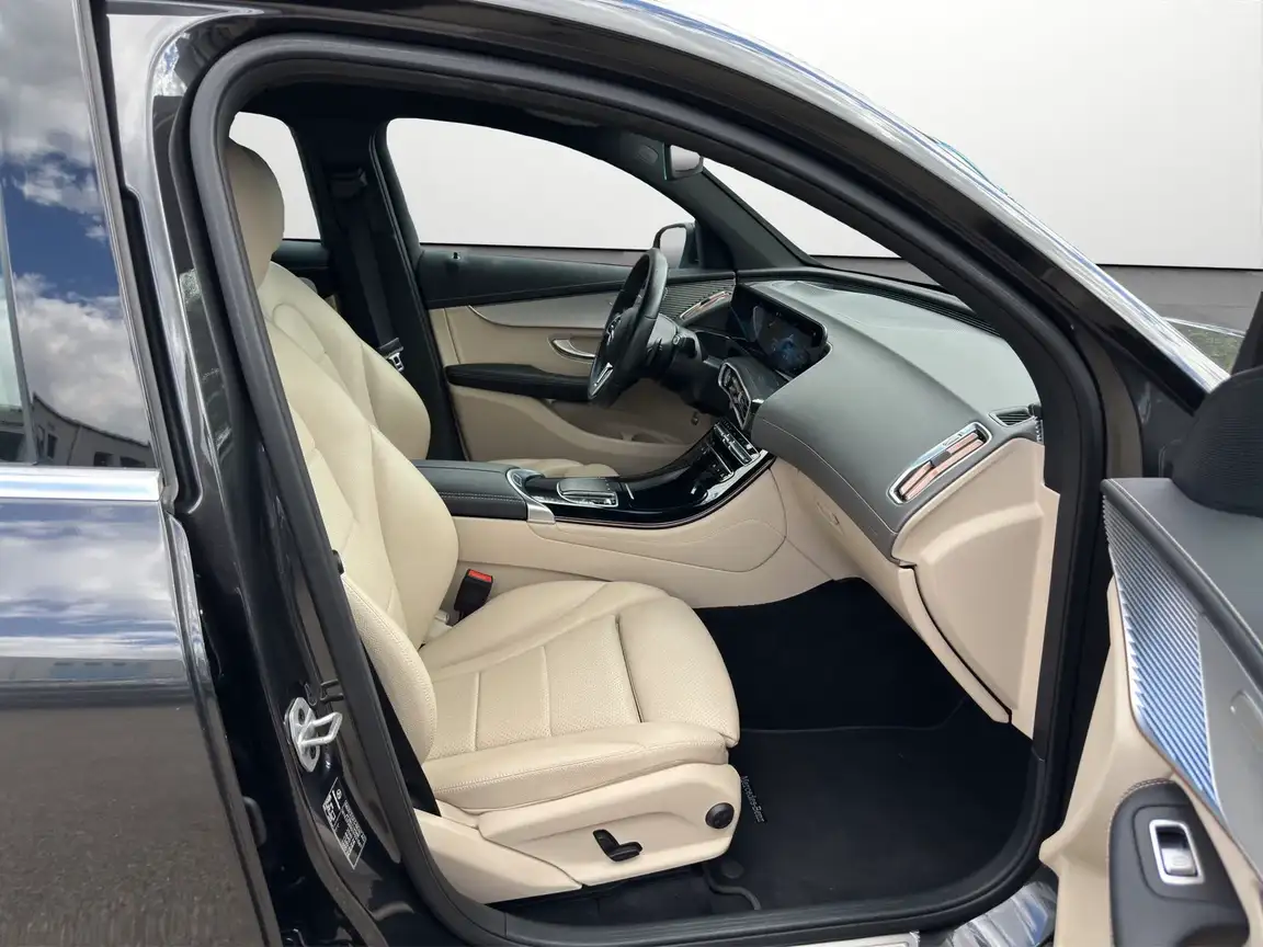 MERCEDES-BENZ EQC