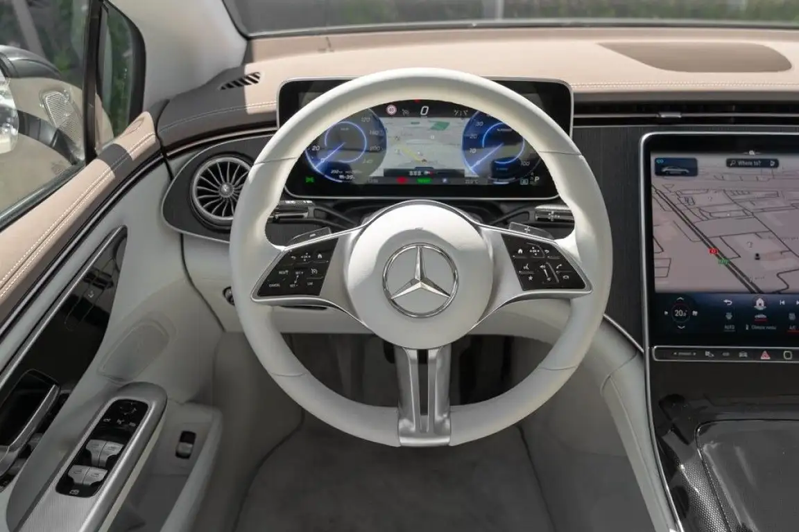 MERCEDES-BENZ EQE