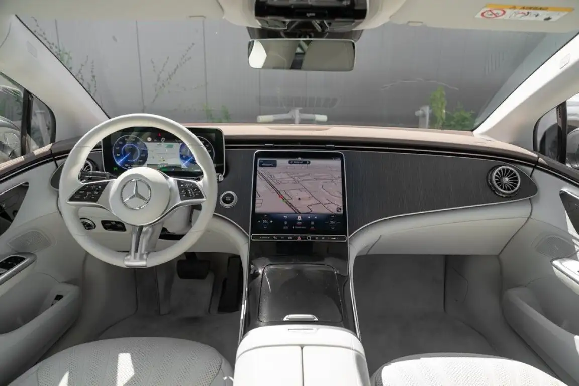 MERCEDES-BENZ EQE