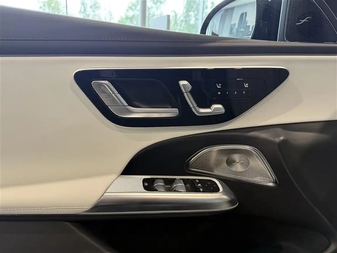 MERCEDES-BENZ EQE