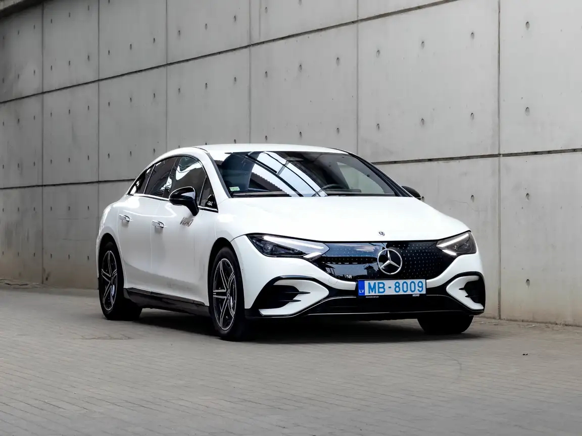 MERCEDES-BENZ EQE