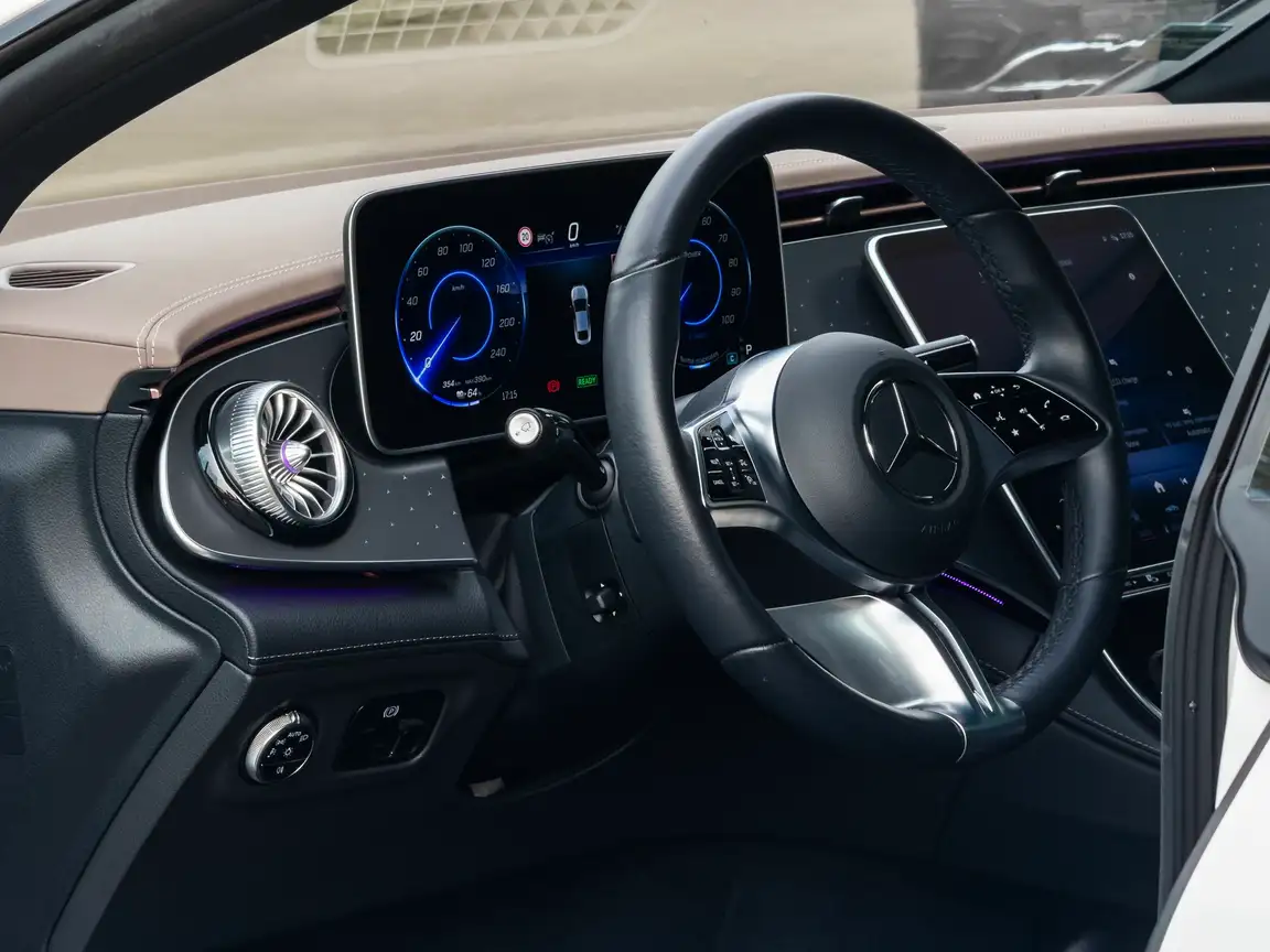 MERCEDES-BENZ EQE