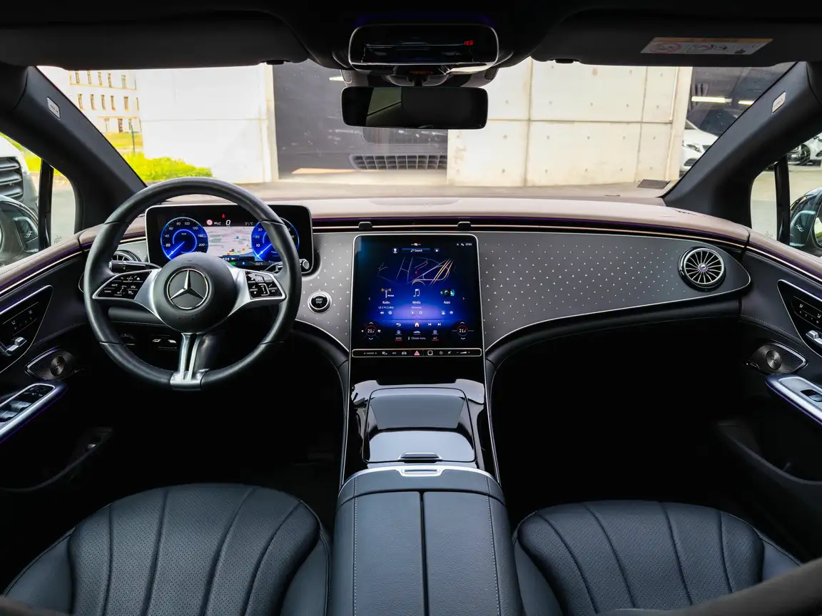 MERCEDES-BENZ EQE
