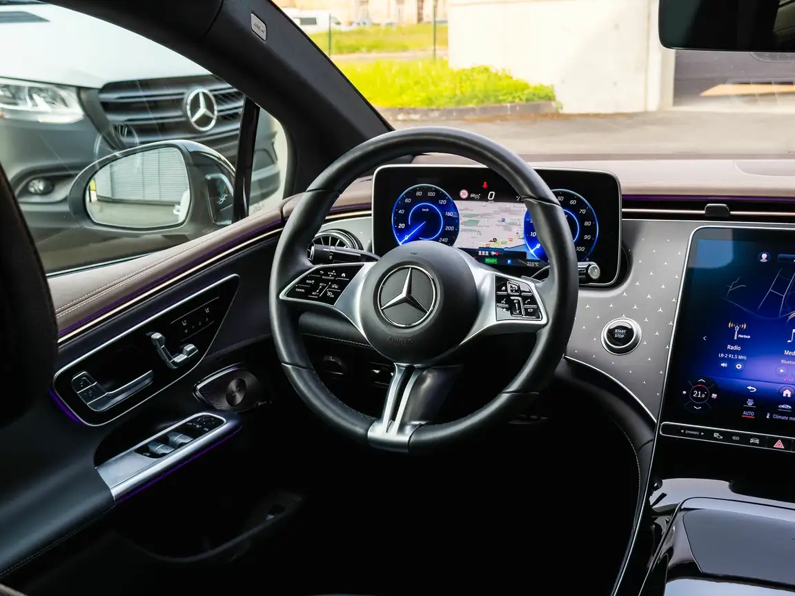 MERCEDES-BENZ EQE