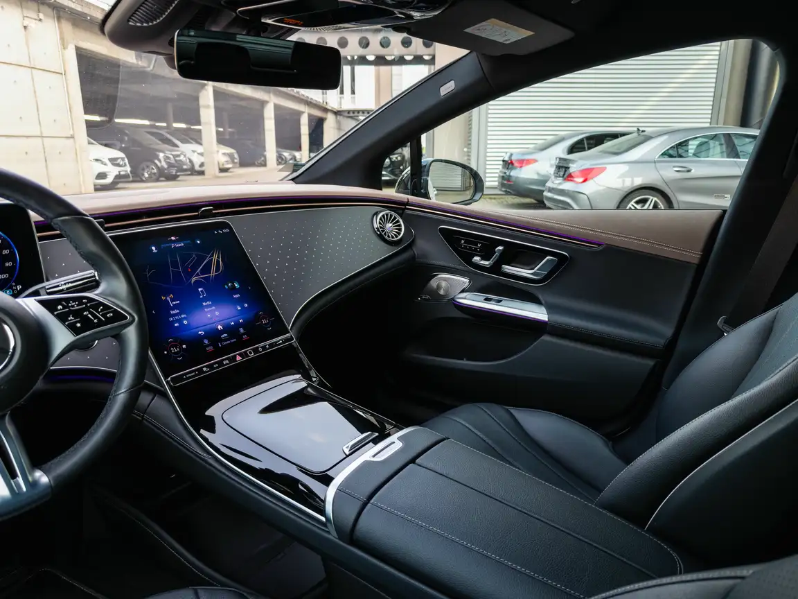 MERCEDES-BENZ EQE