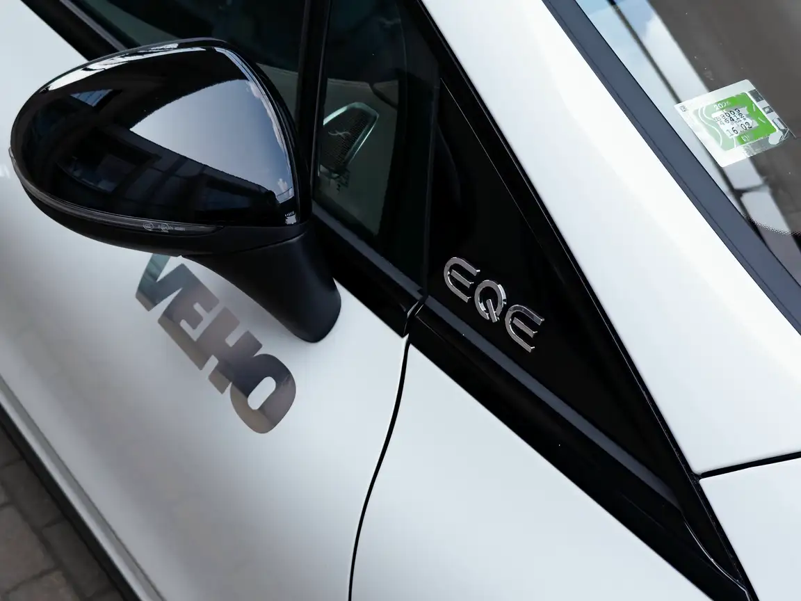 MERCEDES-BENZ EQE