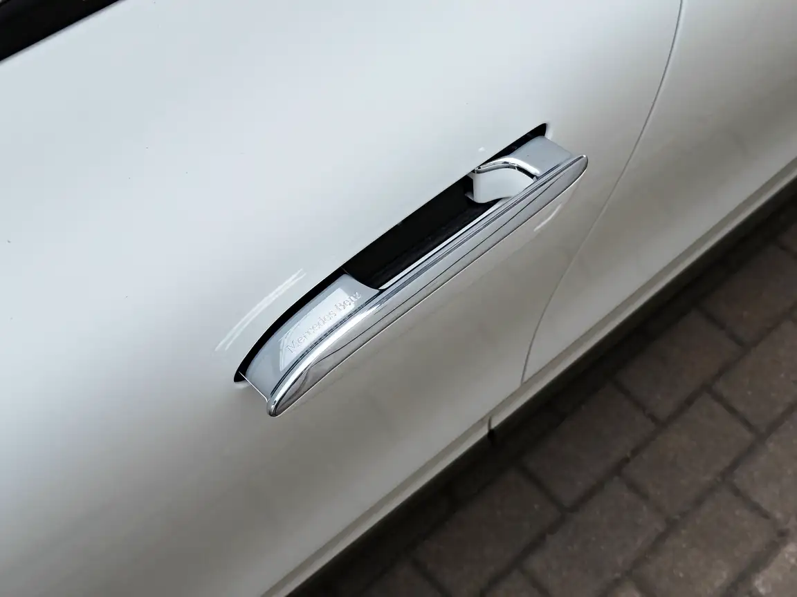 MERCEDES-BENZ EQE