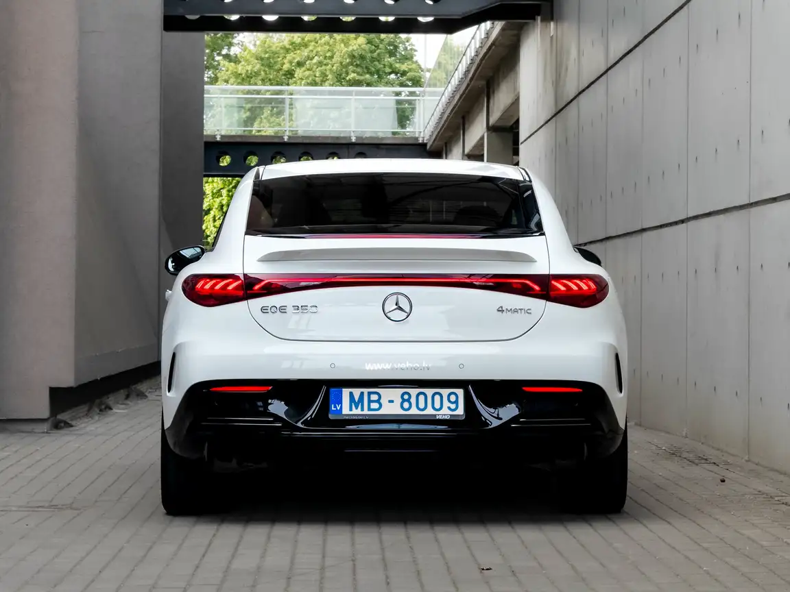 MERCEDES-BENZ EQE