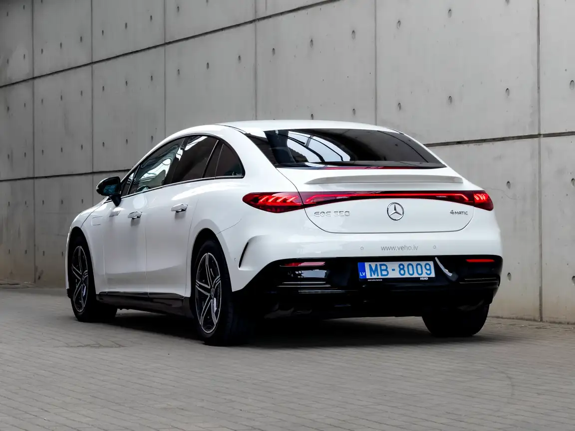 MERCEDES-BENZ EQE
