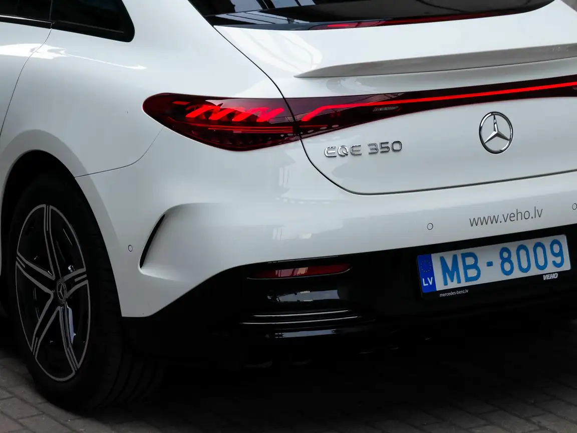 MERCEDES-BENZ EQE