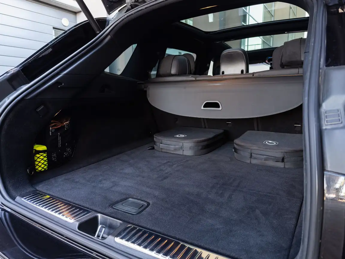 MERCEDES-BENZ EQS