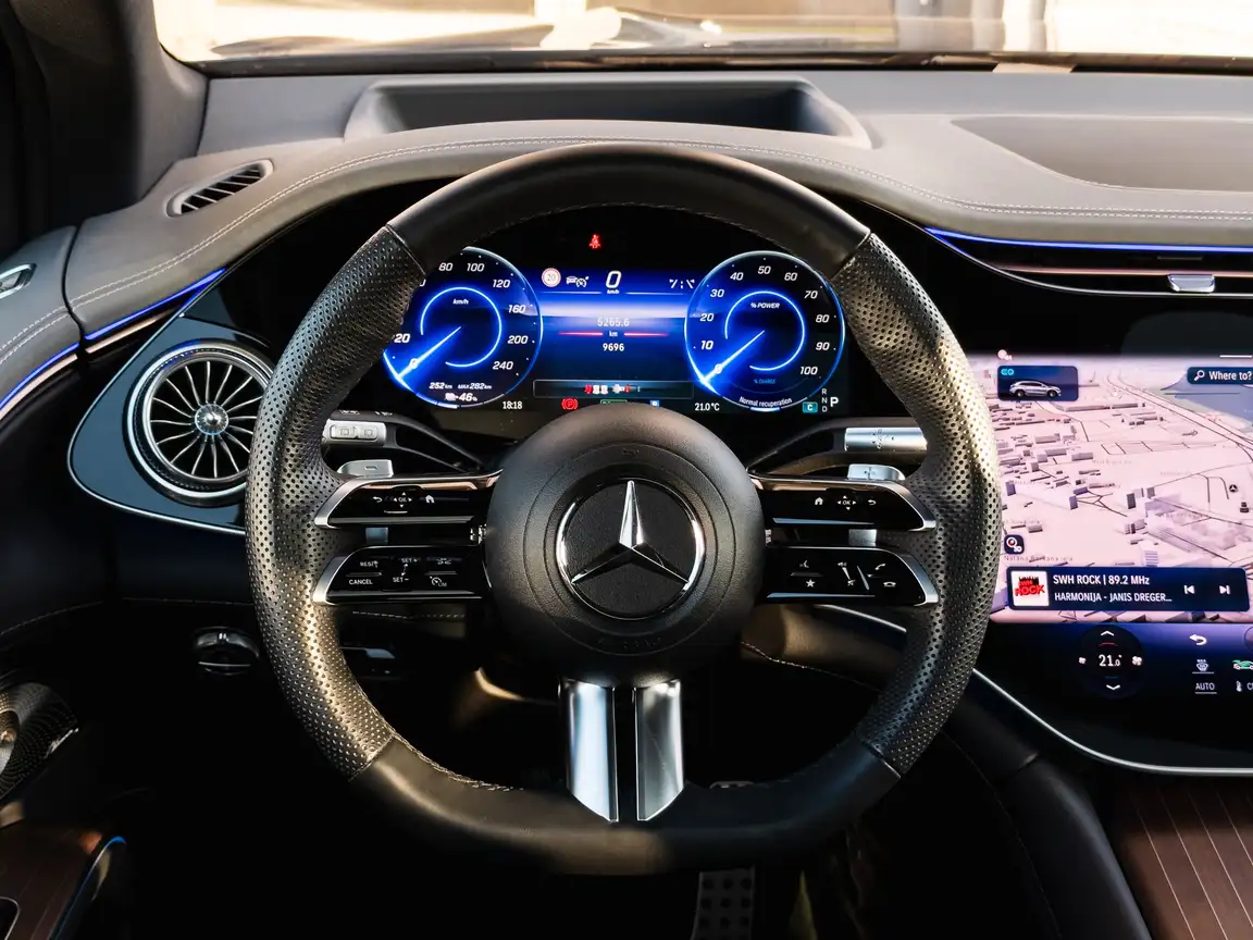 MERCEDES-BENZ EQS