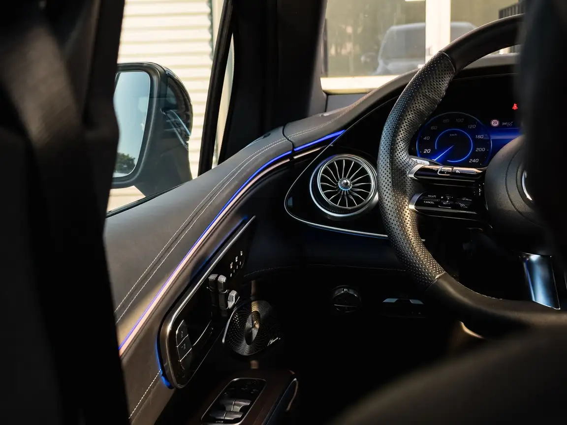 MERCEDES-BENZ EQS