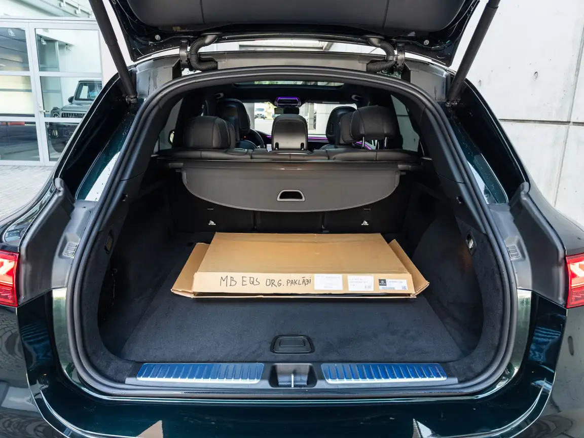 MERCEDES-BENZ EQS