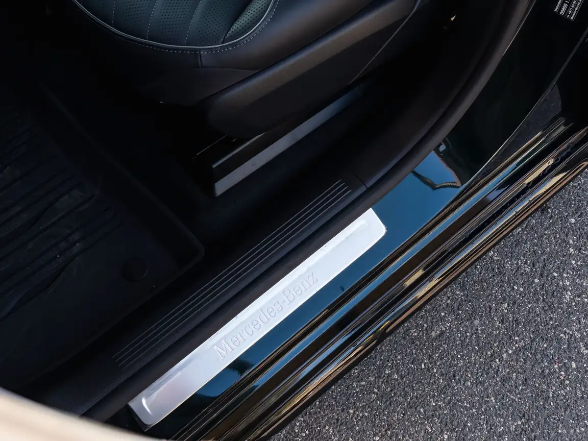 MERCEDES-BENZ EQS