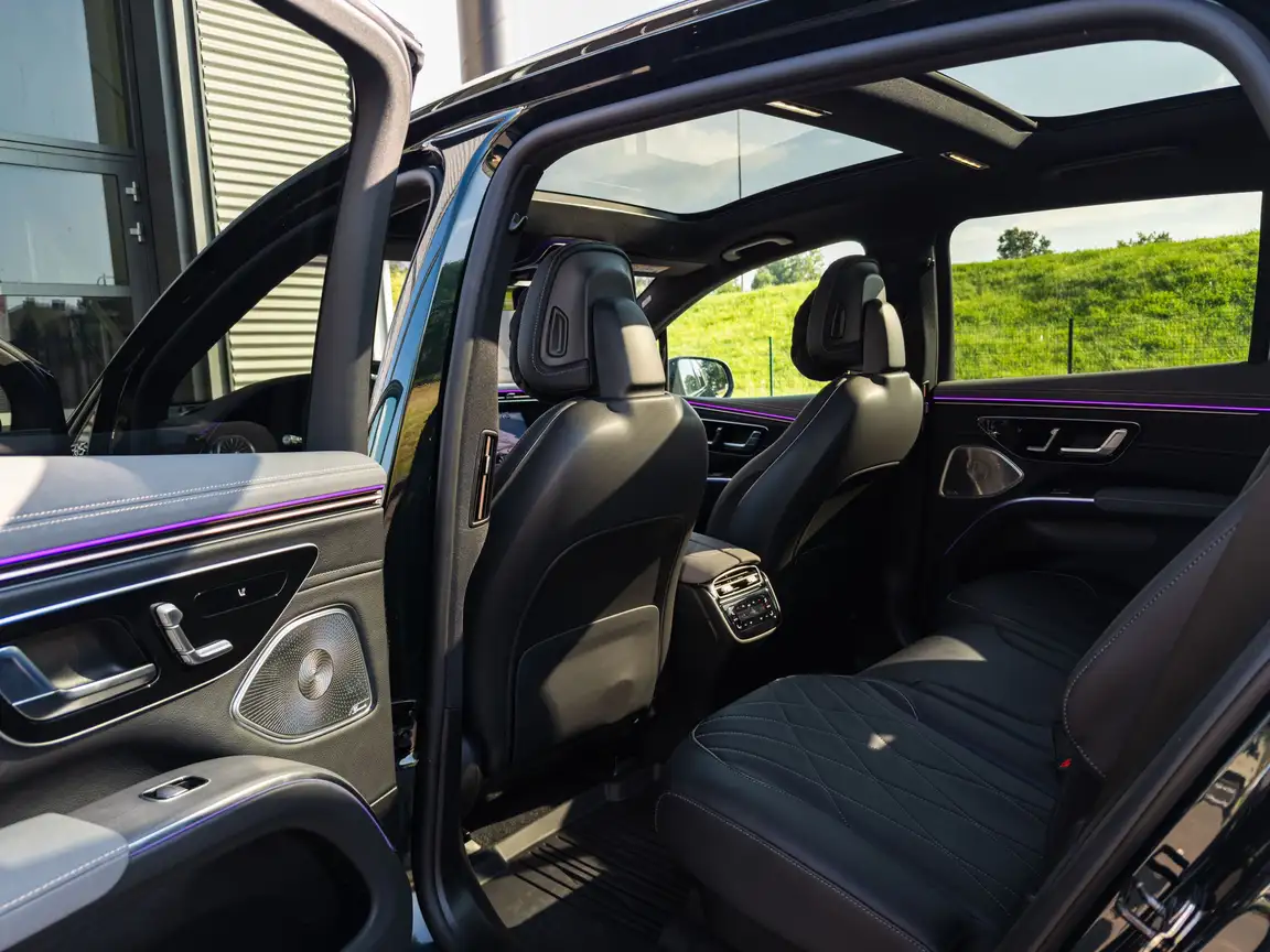 MERCEDES-BENZ EQS