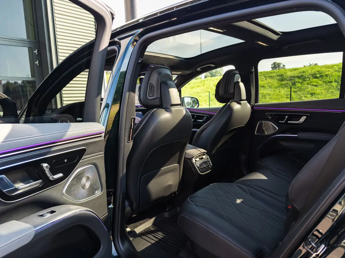 MERCEDES-BENZ EQS