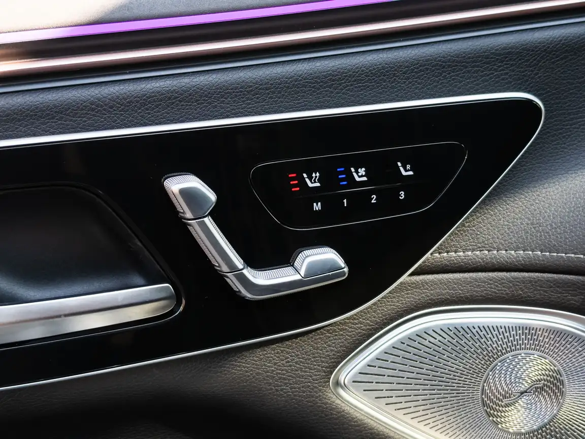 MERCEDES-BENZ EQS