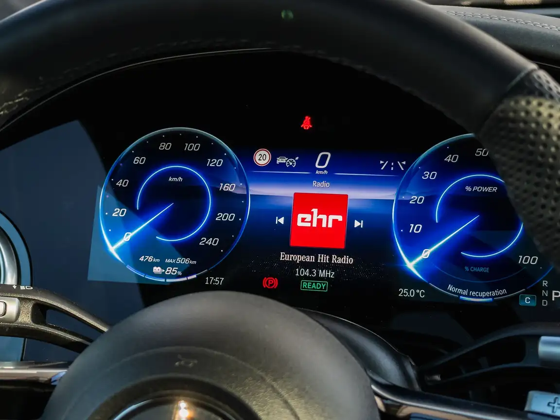 MERCEDES-BENZ EQS