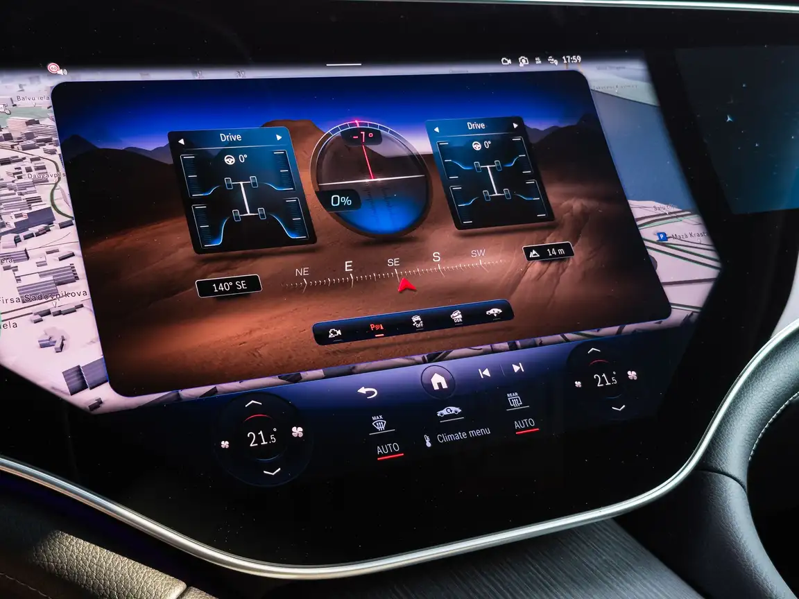 MERCEDES-BENZ EQS