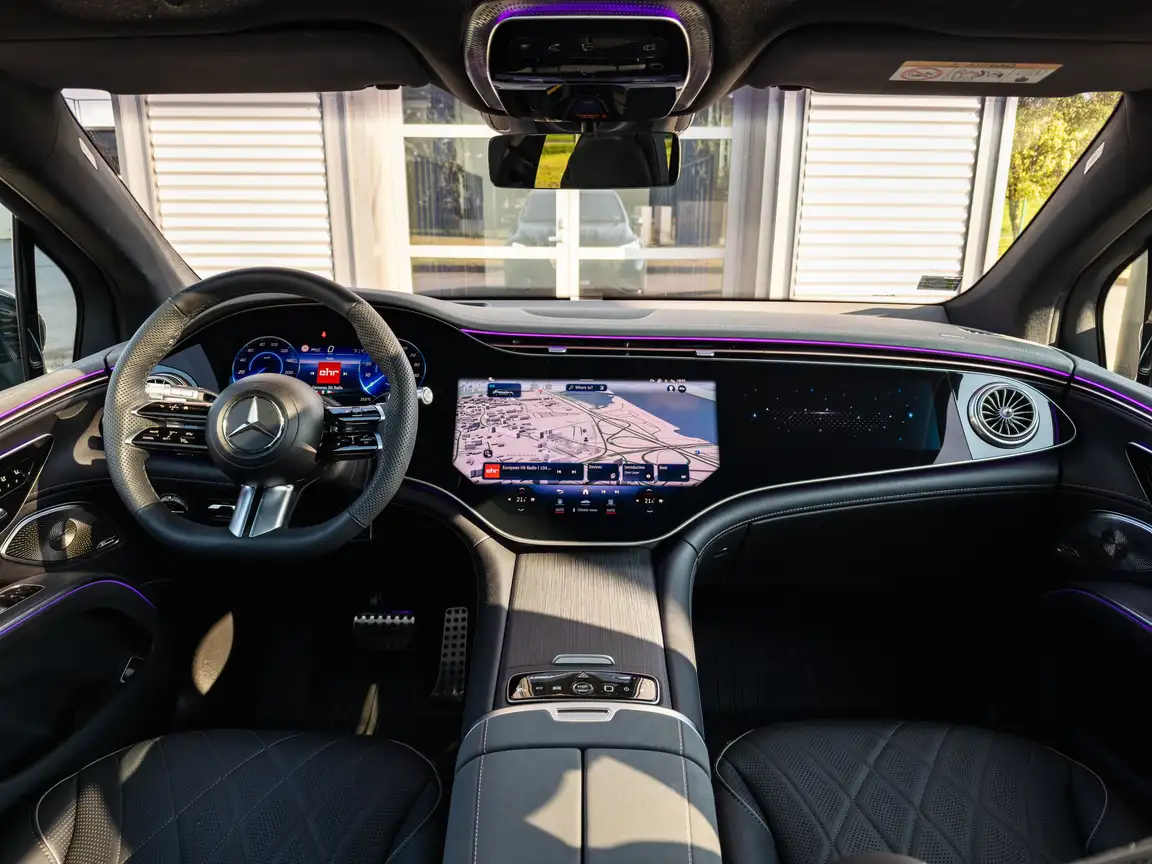 MERCEDES-BENZ EQS