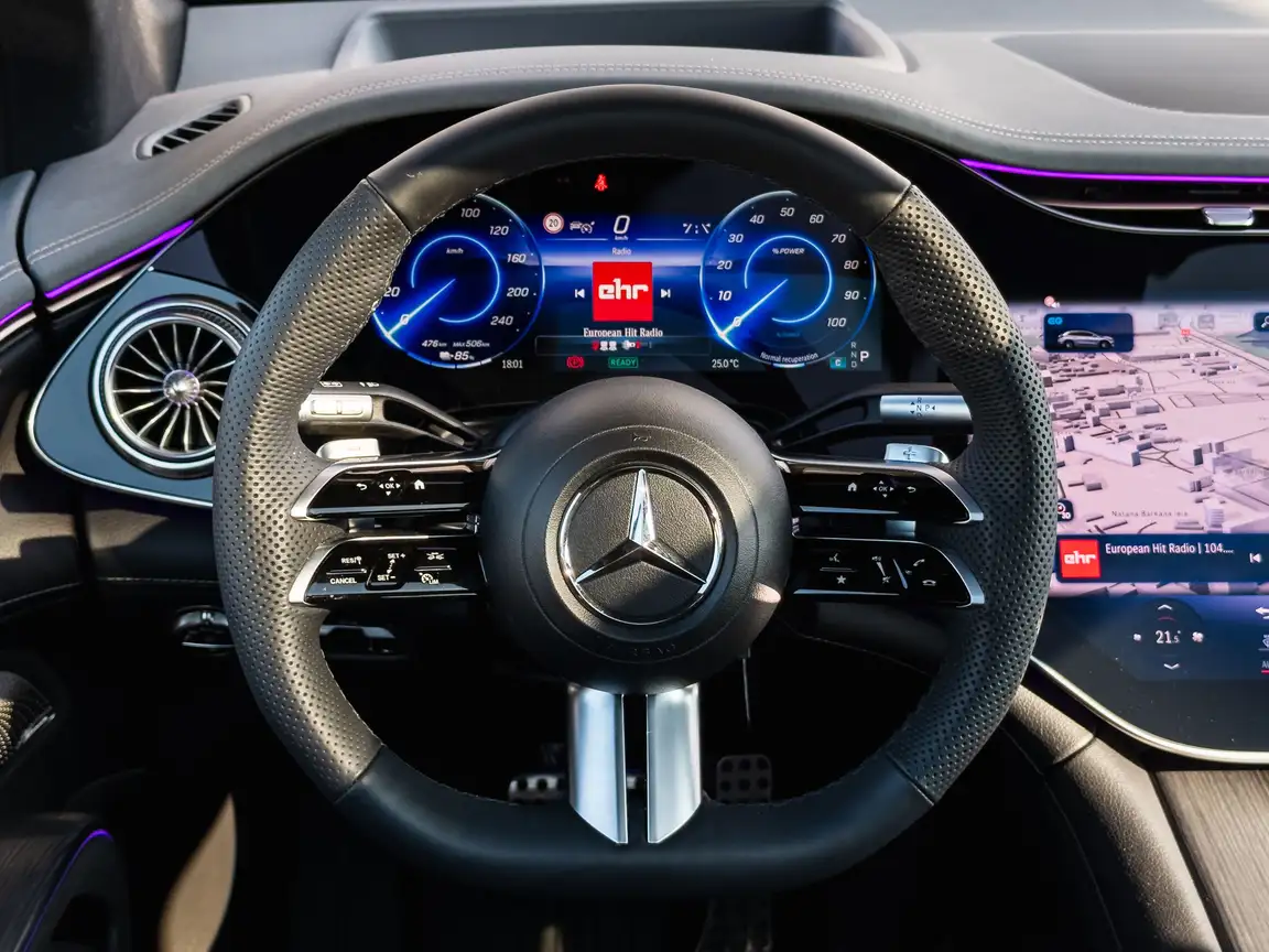 MERCEDES-BENZ EQS