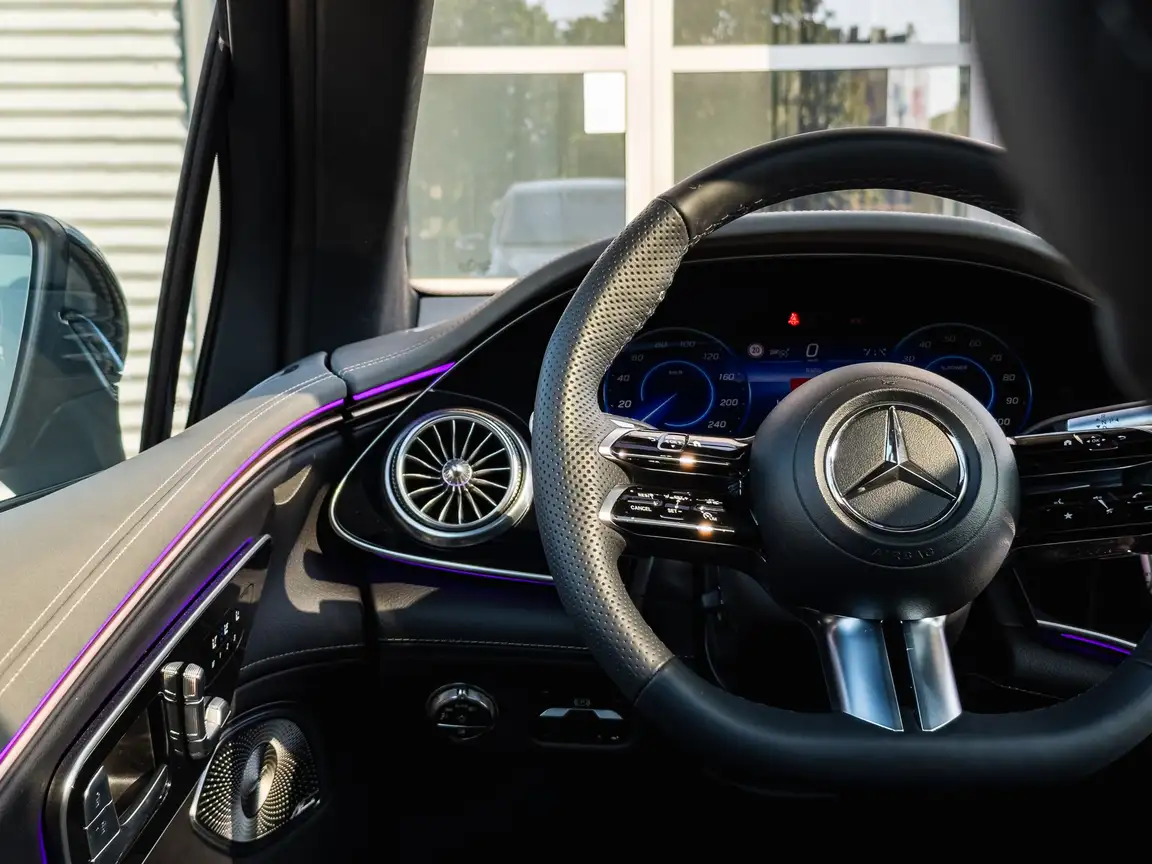 MERCEDES-BENZ EQS