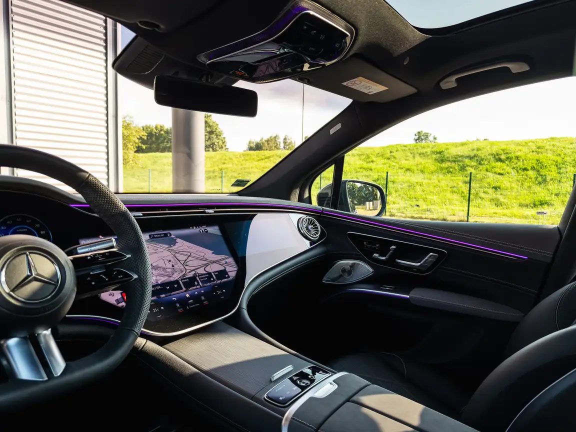 MERCEDES-BENZ EQS
