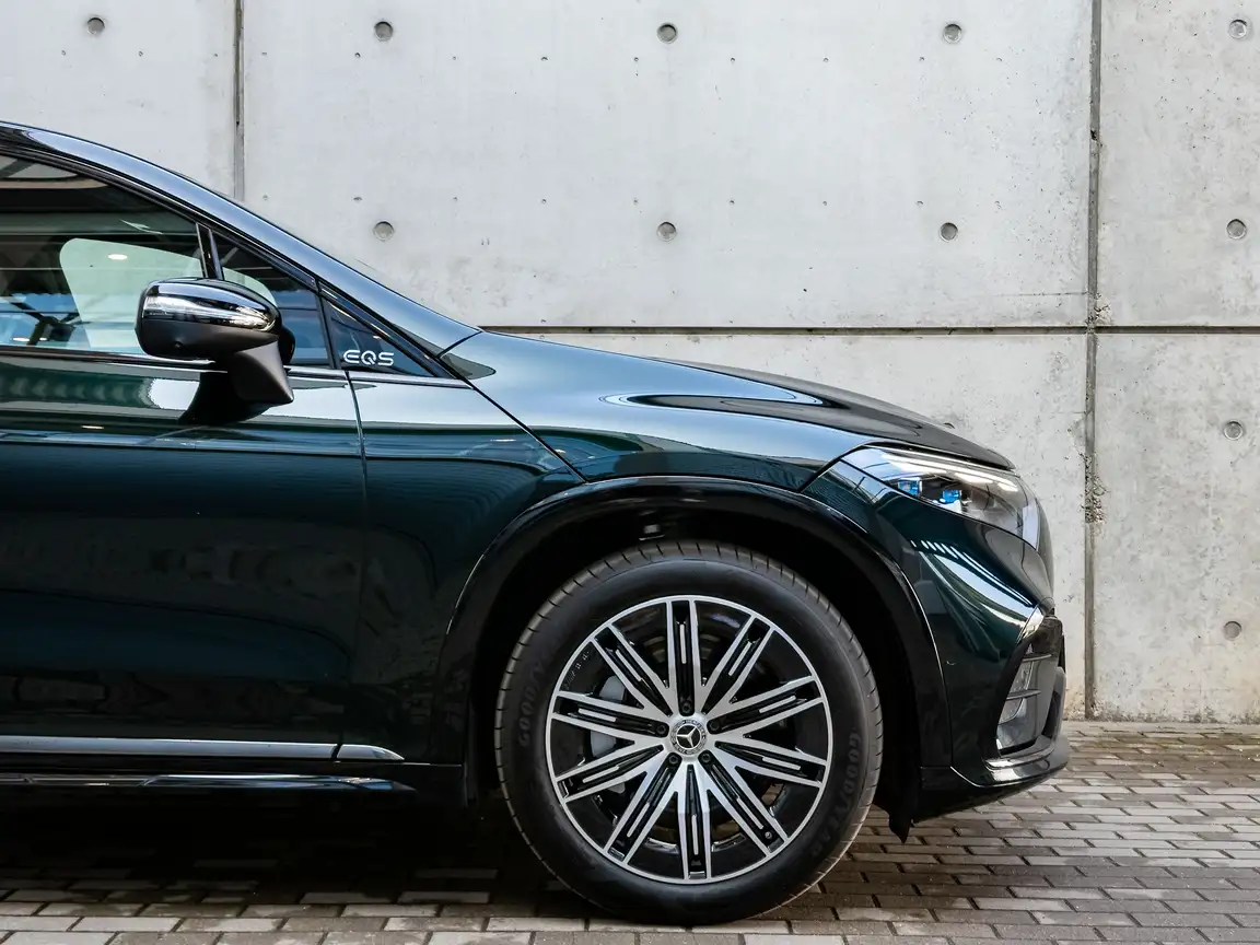 MERCEDES-BENZ EQS