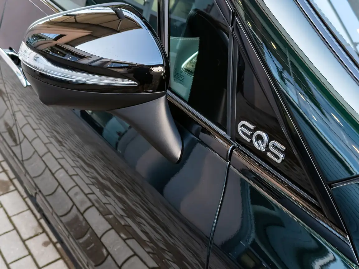 MERCEDES-BENZ EQS