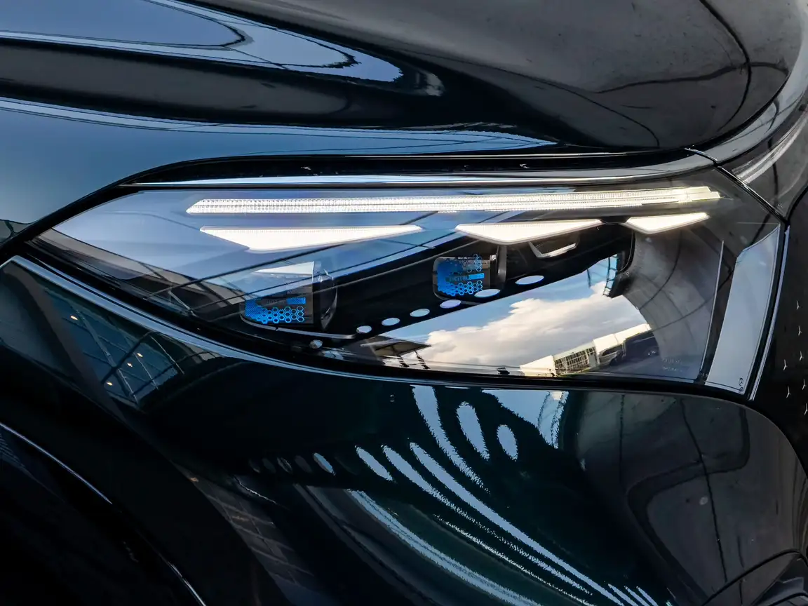 MERCEDES-BENZ EQS