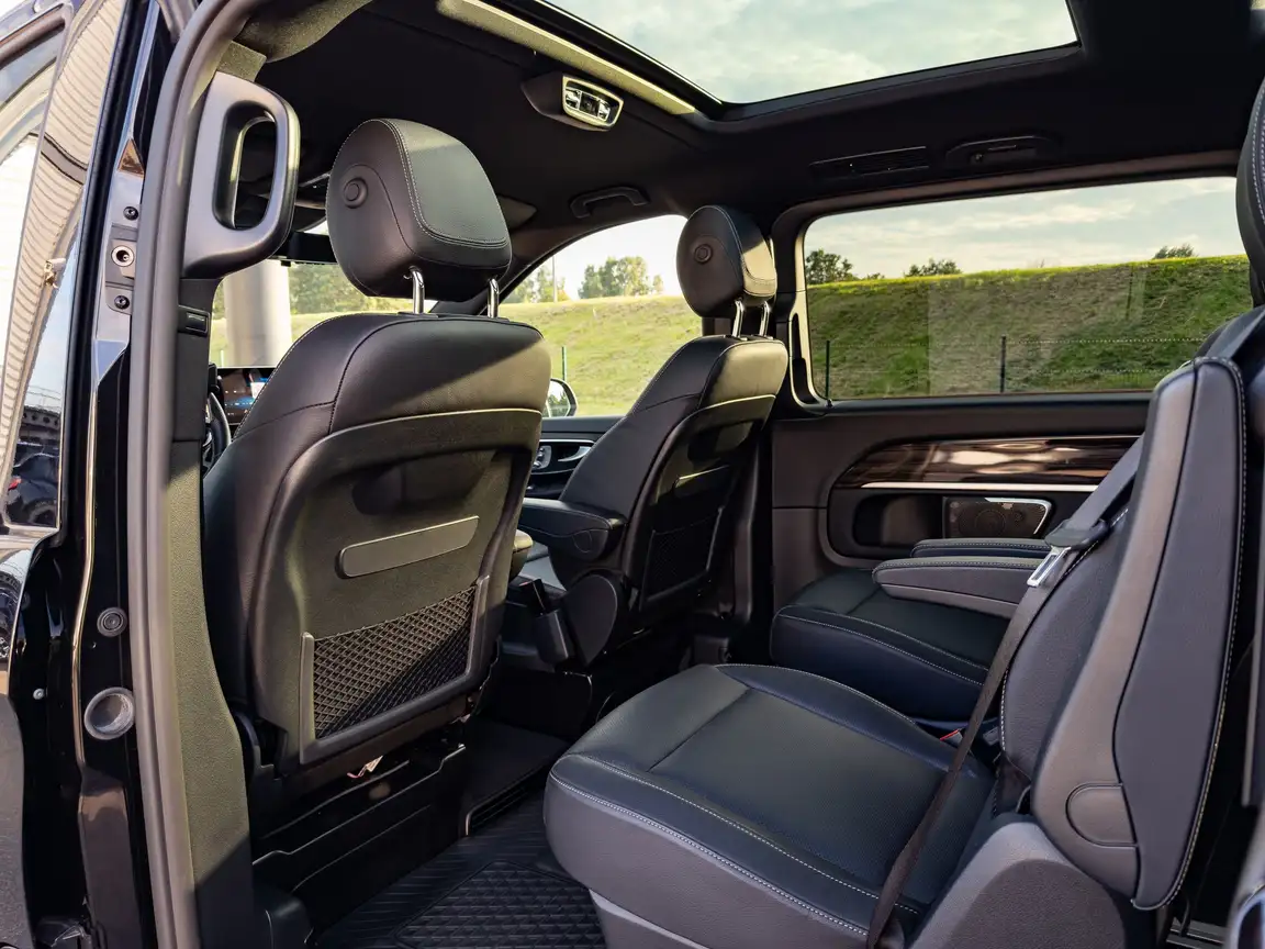 MERCEDES-BENZ EQV