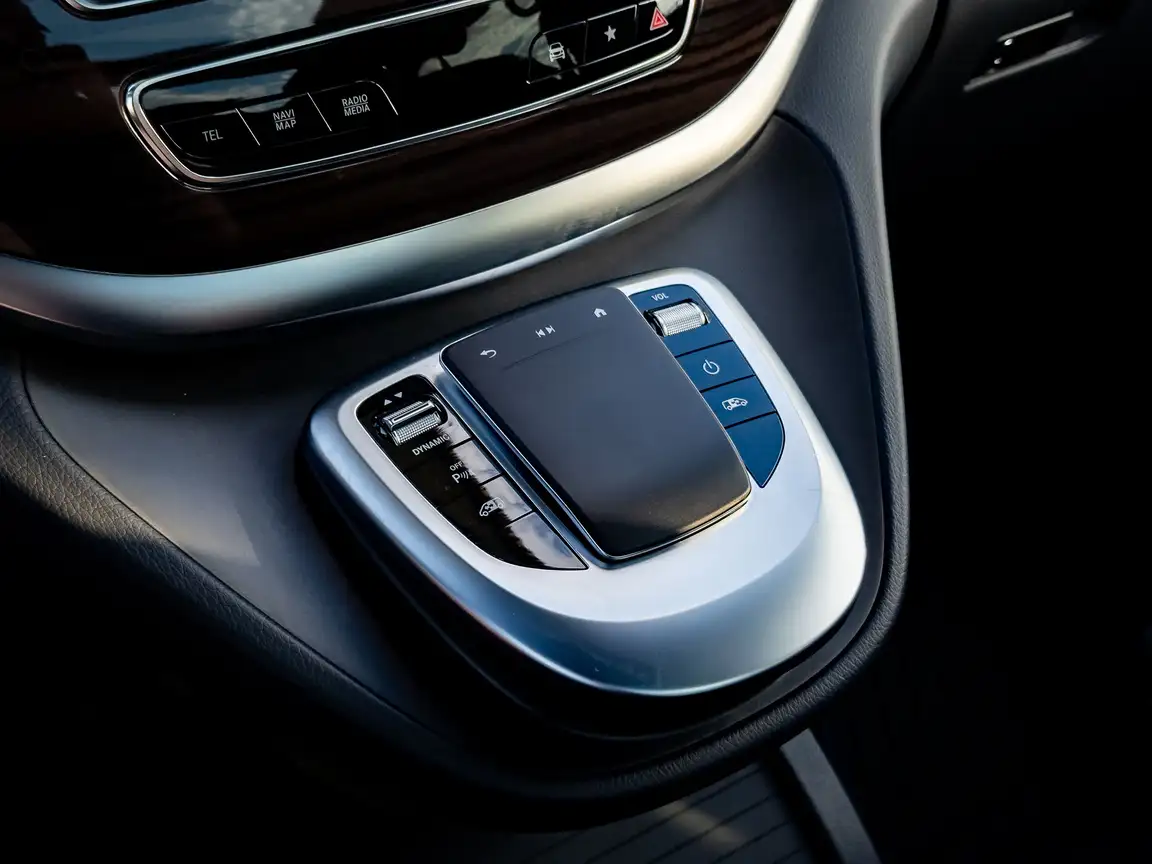 MERCEDES-BENZ EQV