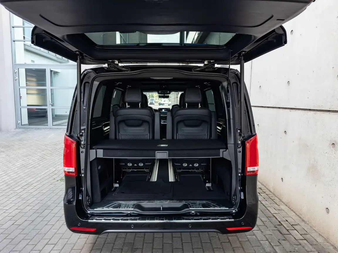 MERCEDES-BENZ EQV