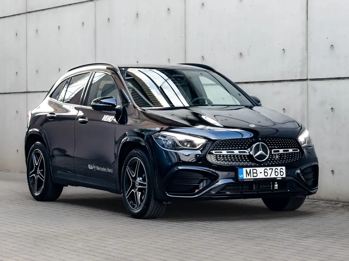 MERCEDES-BENZ GLA