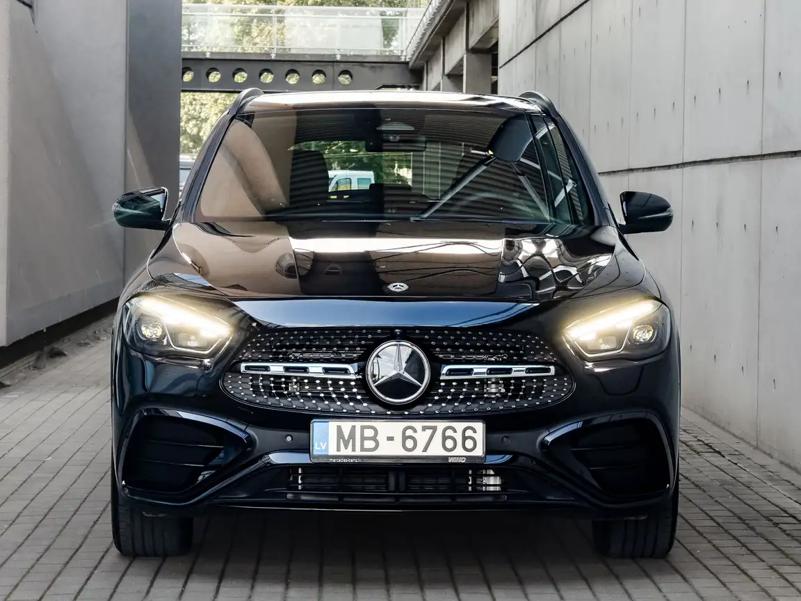 MERCEDES-BENZ GLA