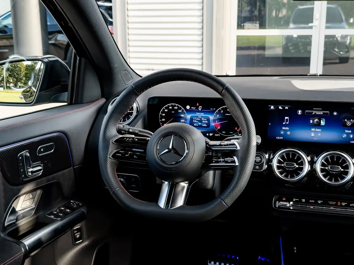MERCEDES-BENZ GLA
