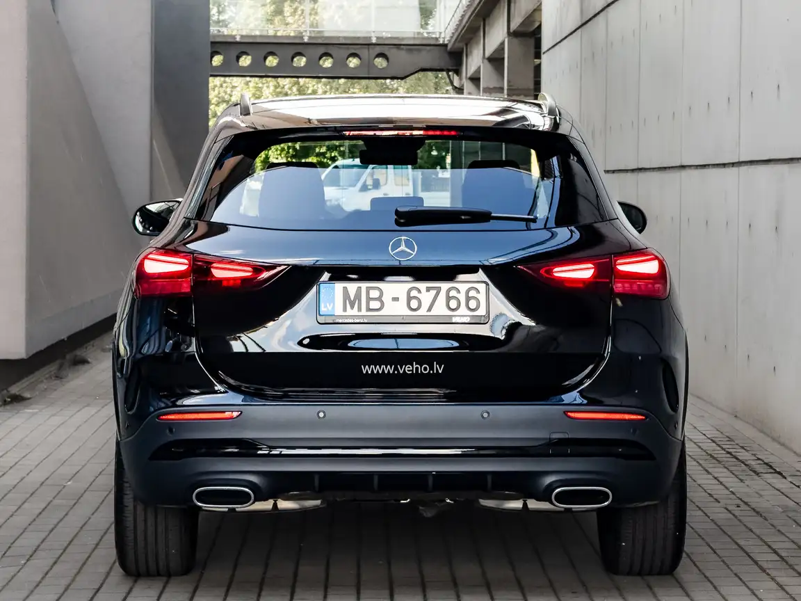 MERCEDES-BENZ GLA