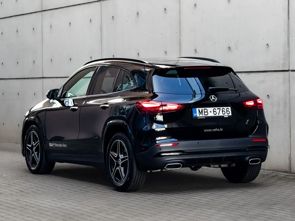 MERCEDES-BENZ GLA