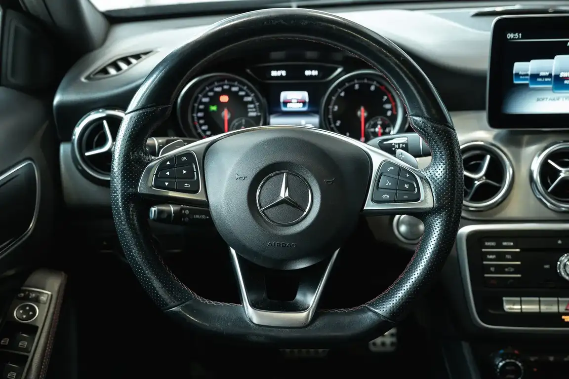 MERCEDES-BENZ GLA