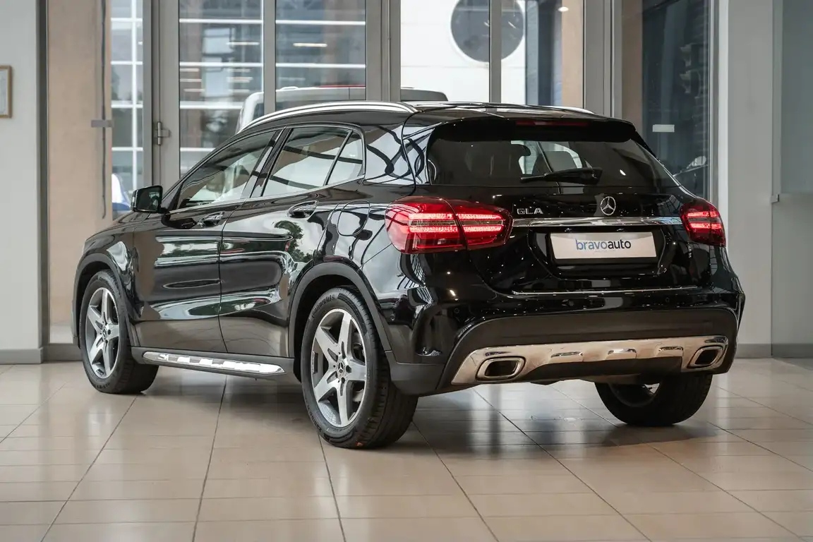 MERCEDES-BENZ GLA