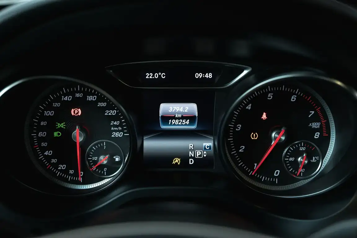 MERCEDES-BENZ GLA