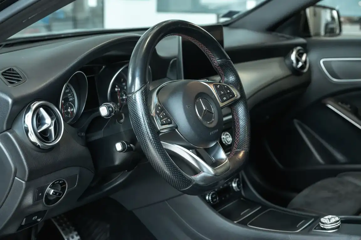 MERCEDES-BENZ GLA