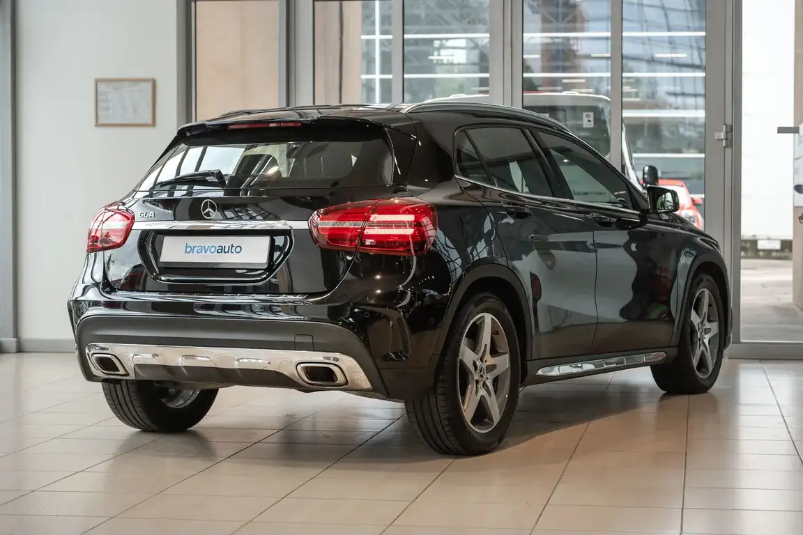 MERCEDES-BENZ GLA