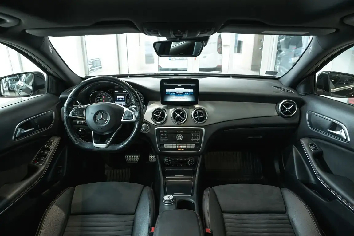 MERCEDES-BENZ GLA