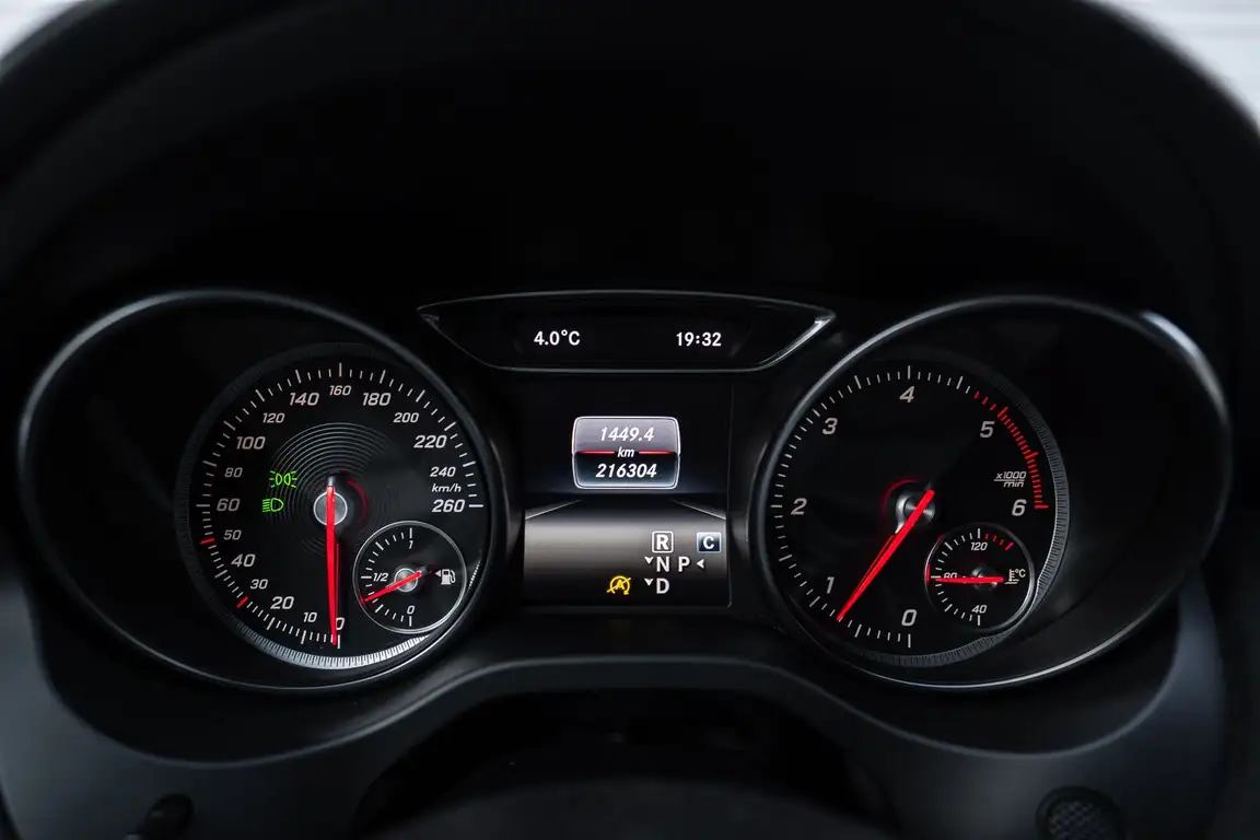 MERCEDES-BENZ GLA