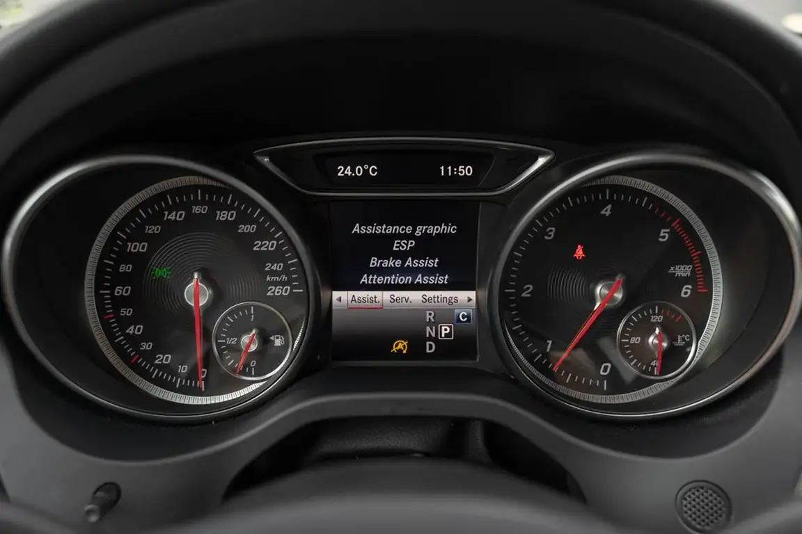 MERCEDES-BENZ GLA