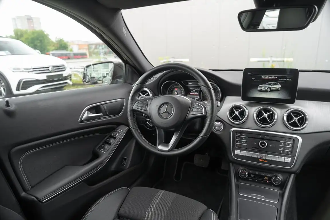 MERCEDES-BENZ GLA