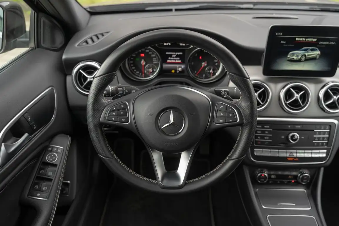 MERCEDES-BENZ GLA